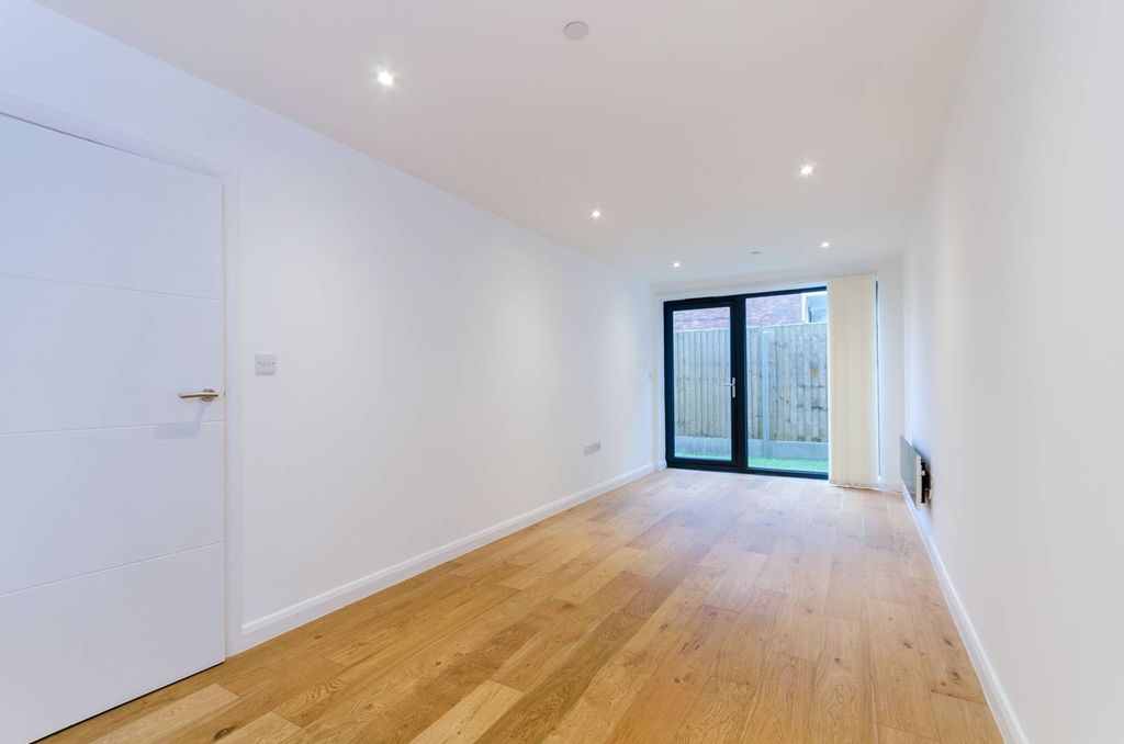 Property photo 3 of 8