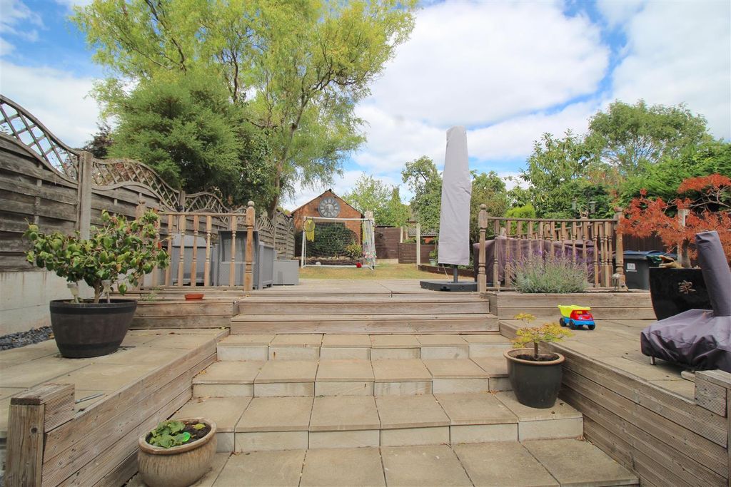 Property photo 3 of 13 Garden