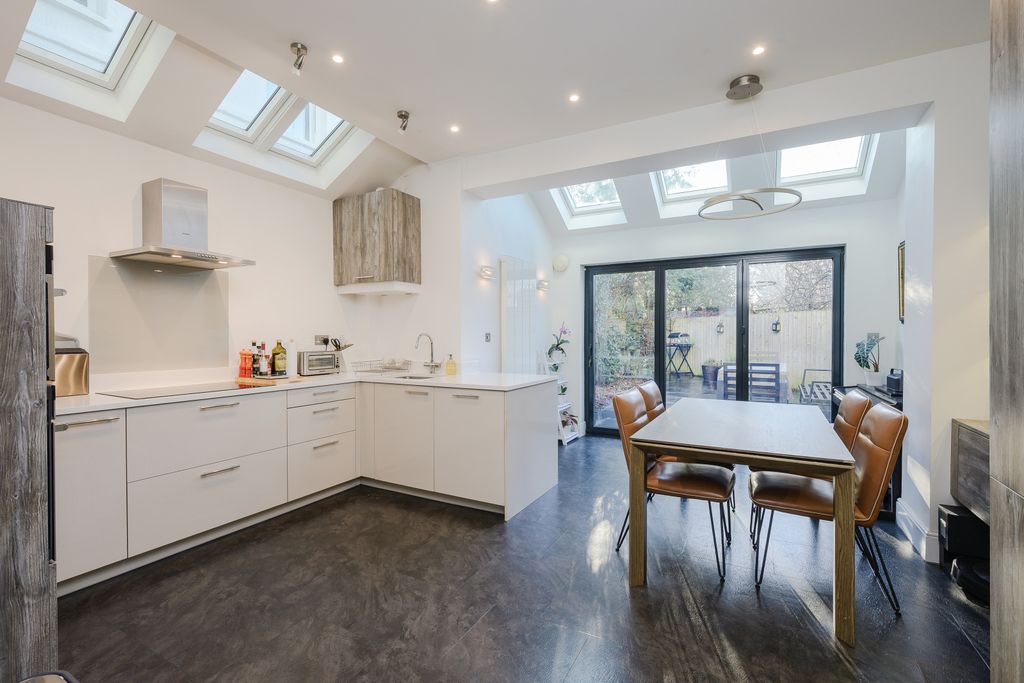 Property photo 2 of 15 Picture No. 04