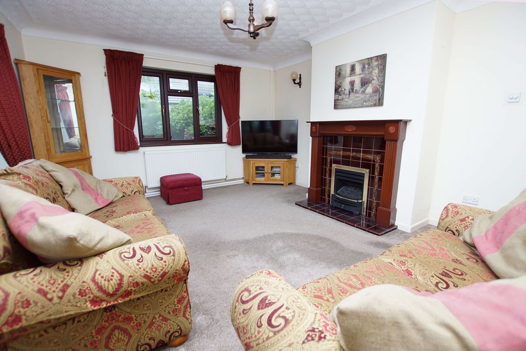 Property photo 2 of 14 Lounge