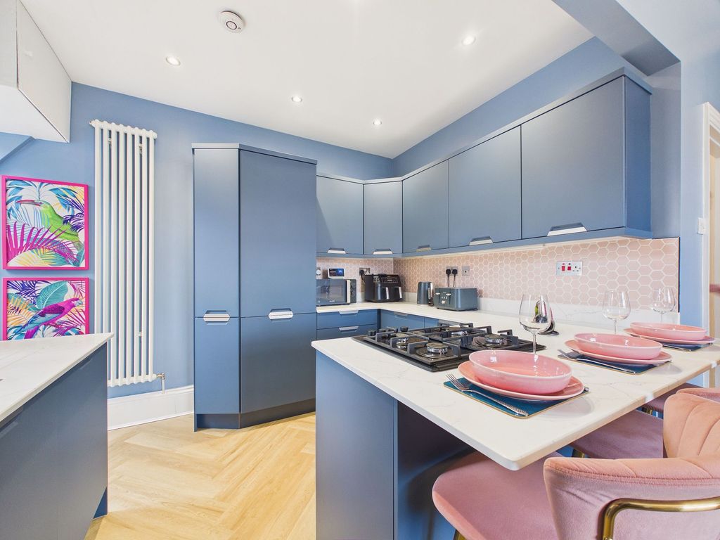 Property photo 3 of 12 Kitchen