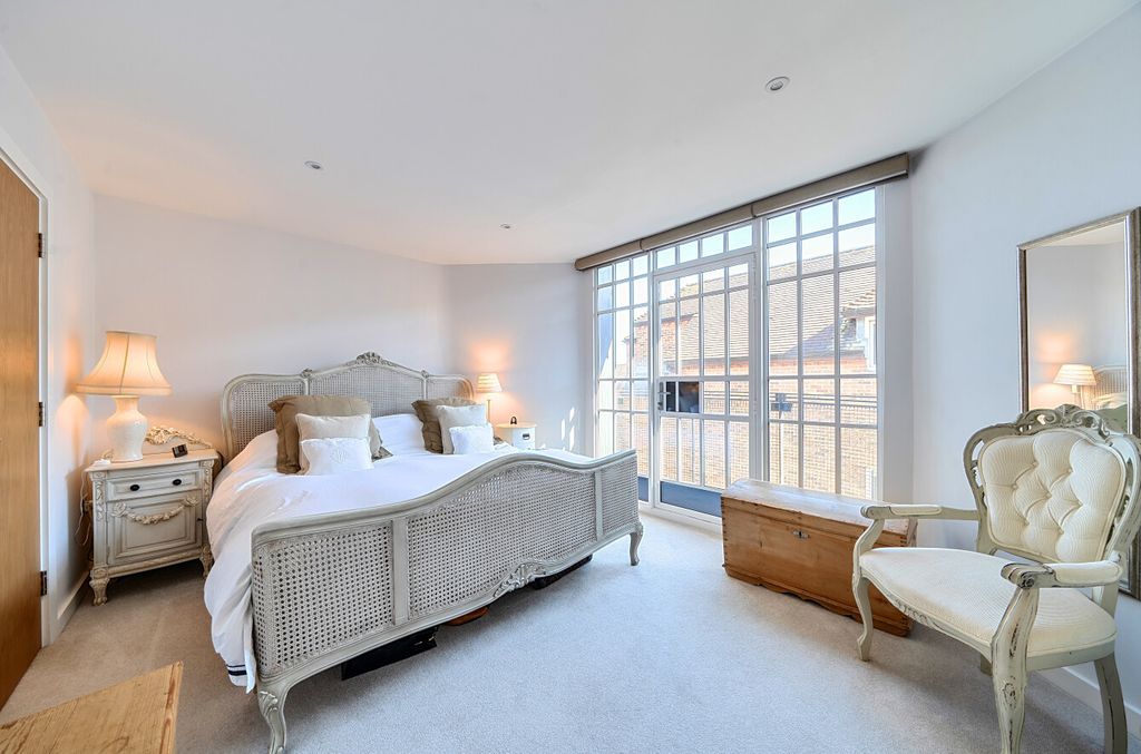 Property photo 3 of 8 1433123-8-69Baaff...
