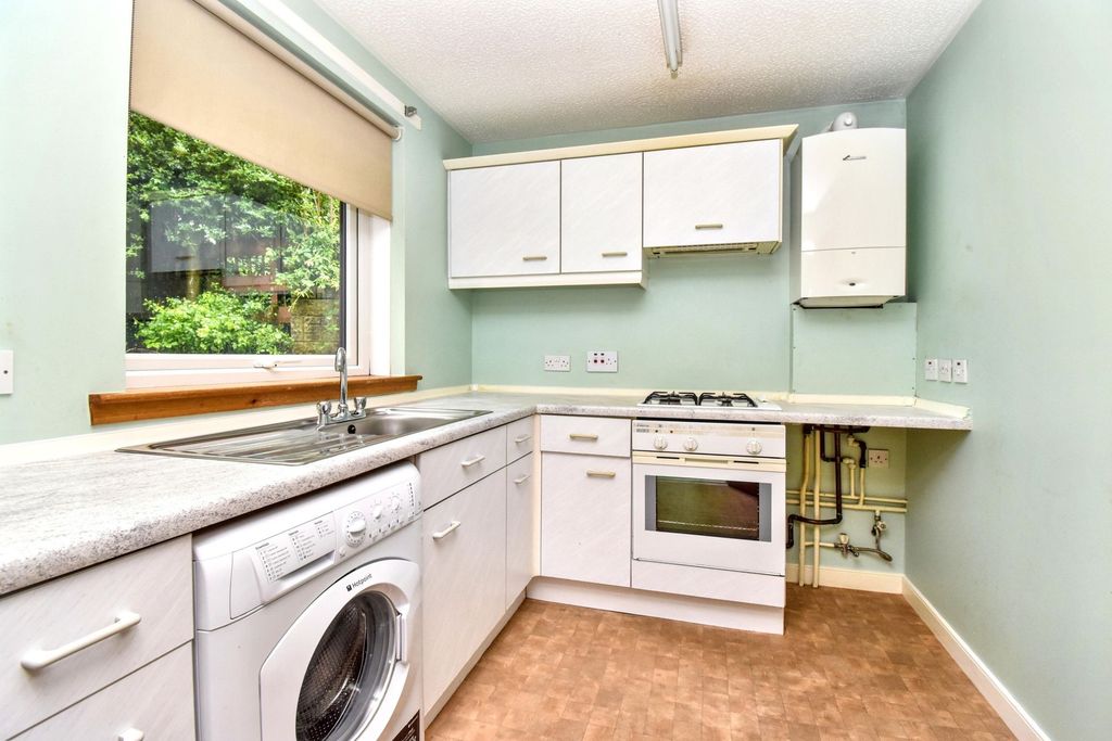 Property photo 3 of 11 Kitchen
