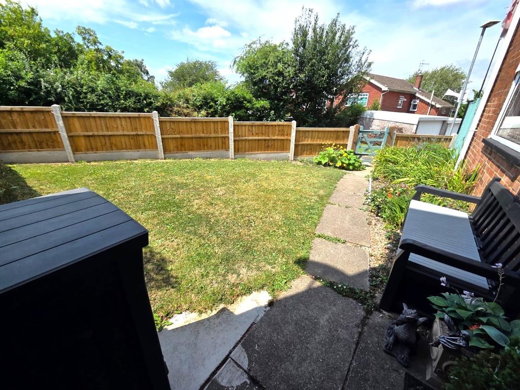 Property photo 3 of 18 Garden .Jpeg
