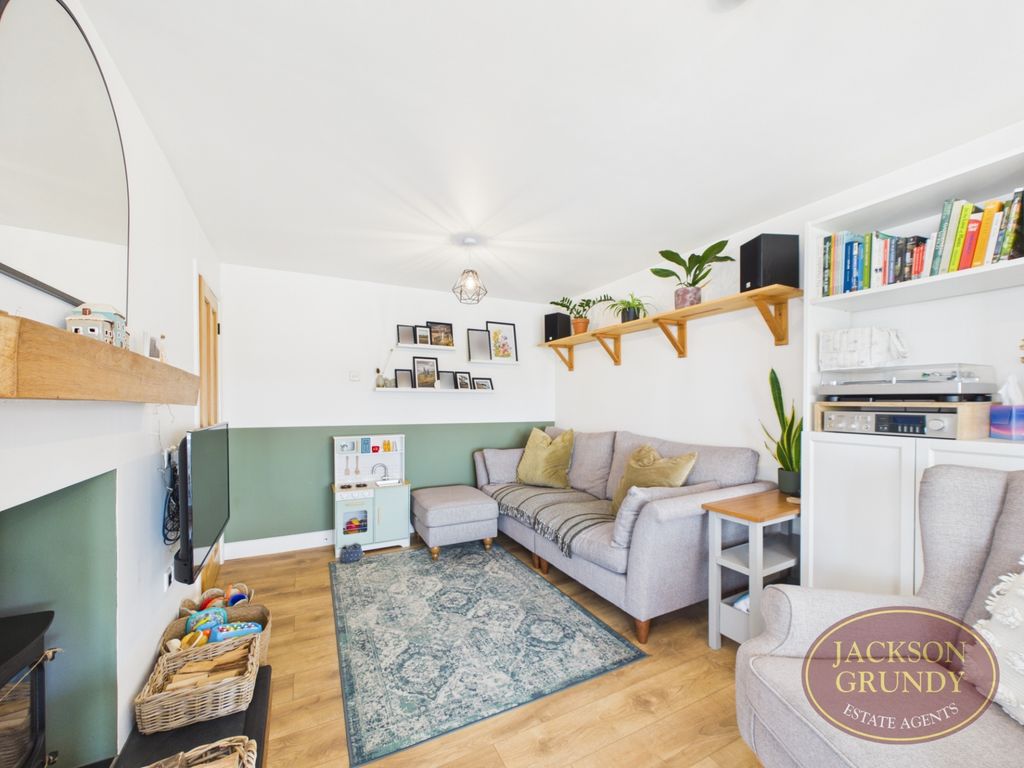 Property photo 2 of 19 Dowthorpe Hill