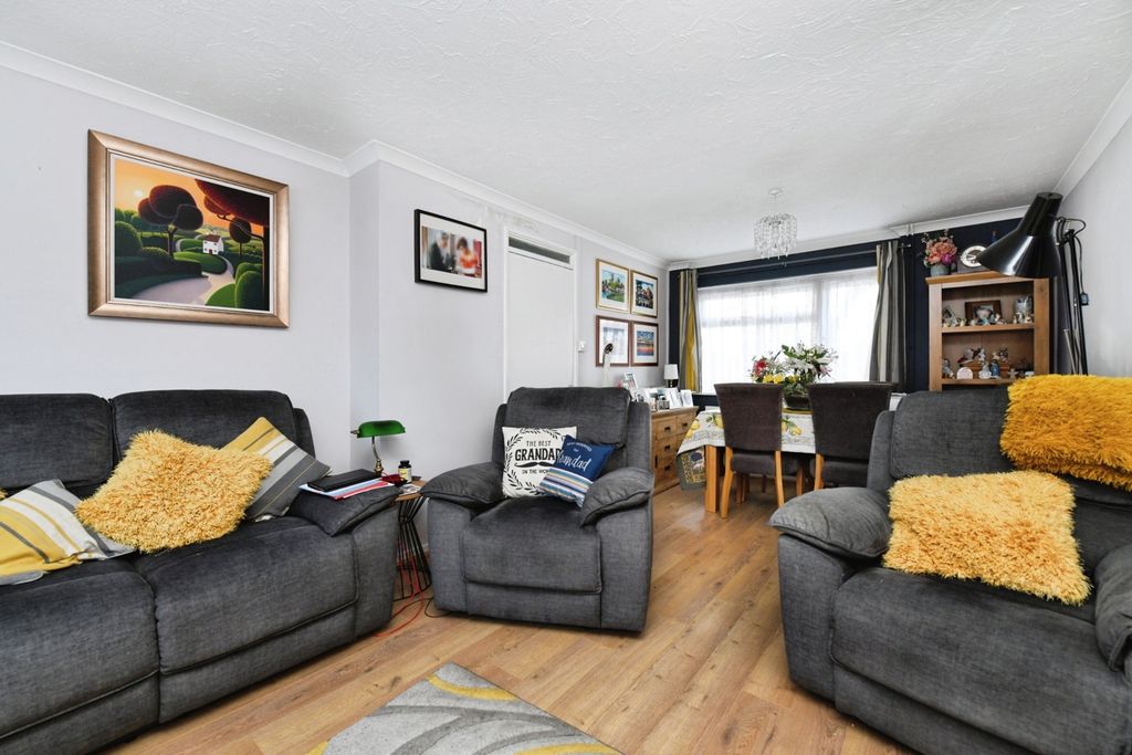 Property photo 3 of 15 Photo