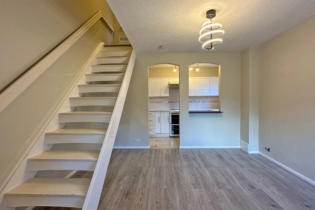 Property photo 2 of 9 4810842