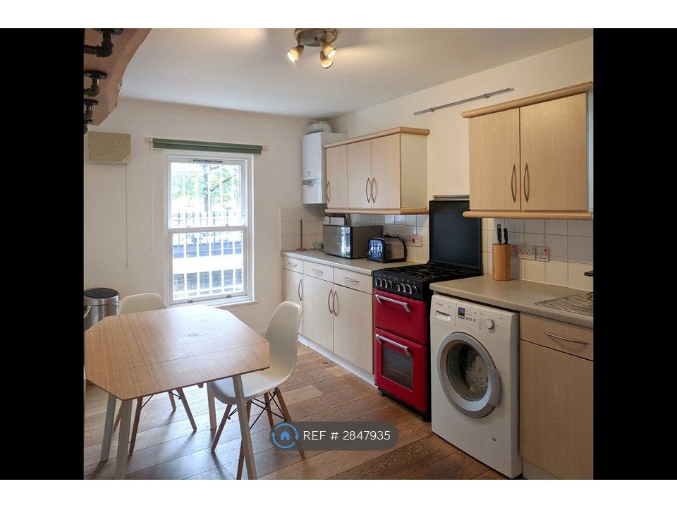 Property photo 3 of 9 Kitchen