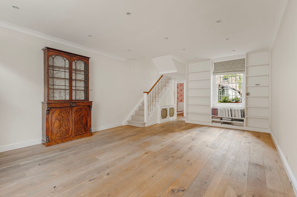 Property photo 2 of 18
