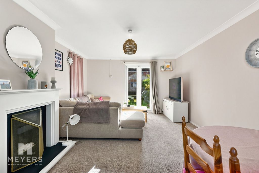 Property photo 2 of 27
