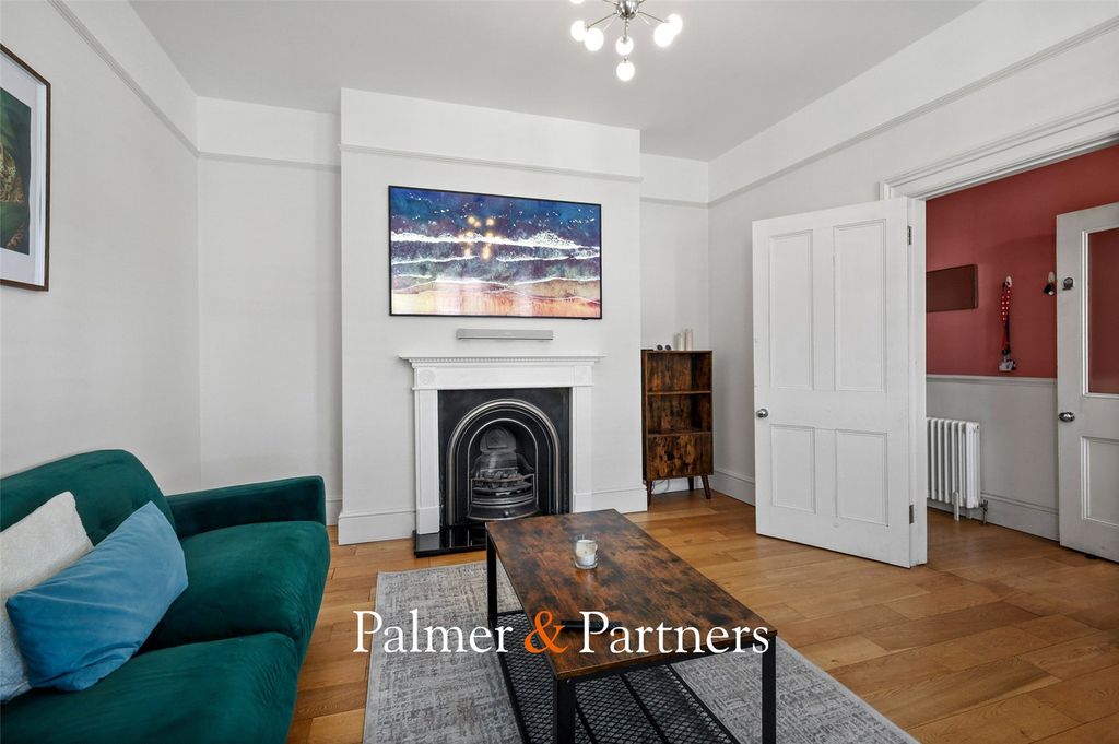 Property photo 2 of 28 Picture No. 05
