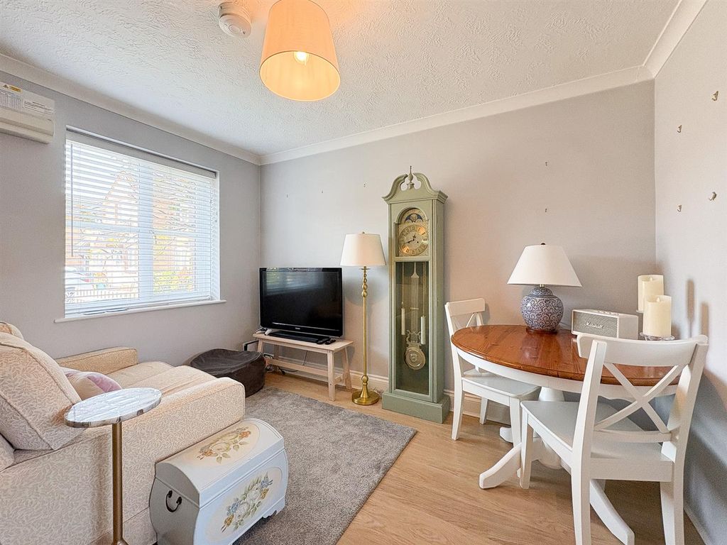 Property photo 3 of 9 Living Room!.Jpg