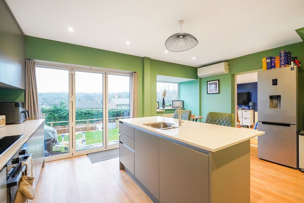 Property photo 2 of 26