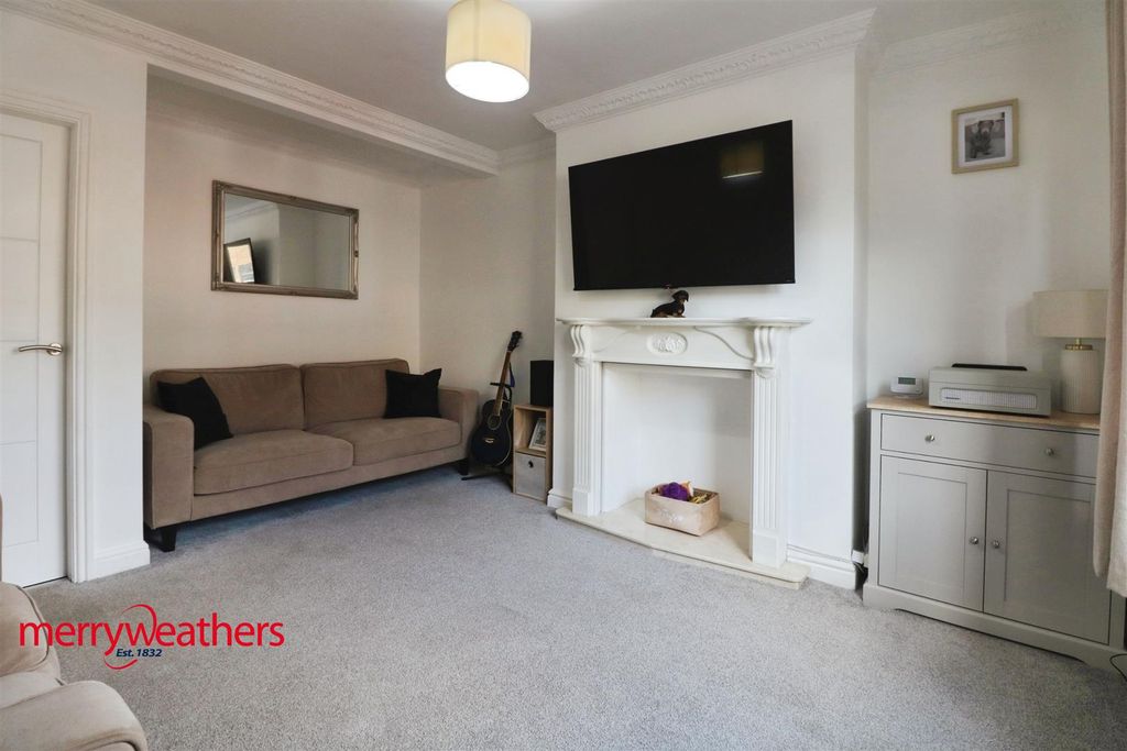 Property photo 2 of 13 Lounge