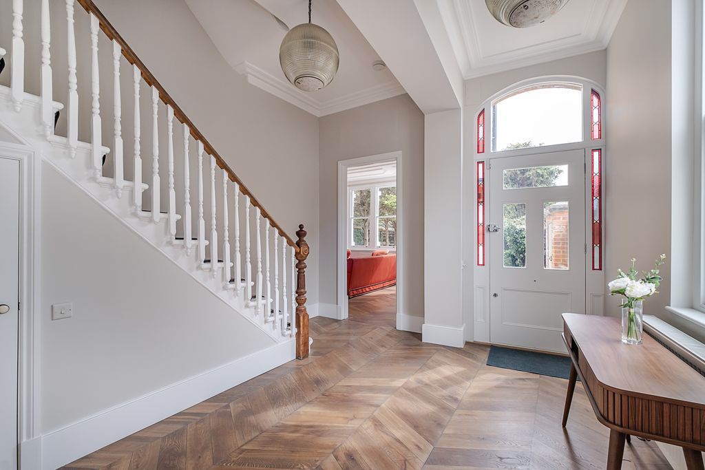 Property photo 2 of 37