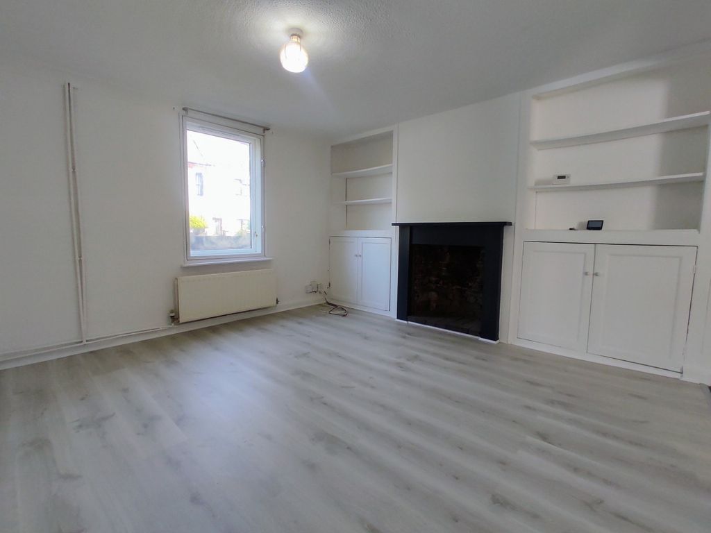 Property photo 2 of 11 Gallery