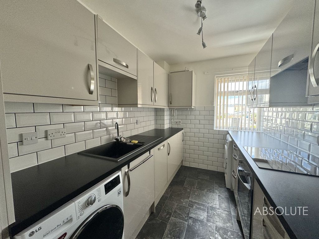 Property photo 3 of 8 Kitchen