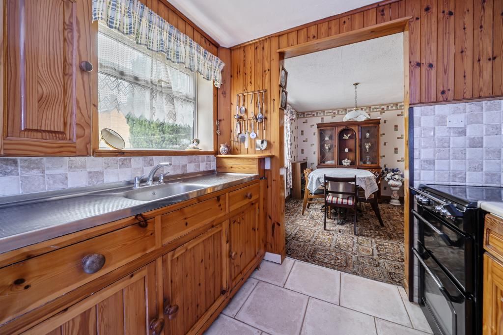 Property photo 3 of 18 Kitchen