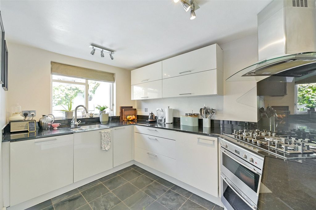Property photo 3 of 14 Kitchen