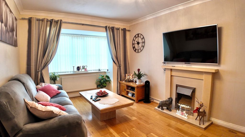 Property photo 2 of 31