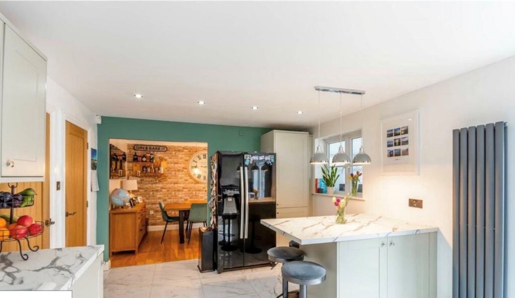 Property photo 3 of 17 Kitchen