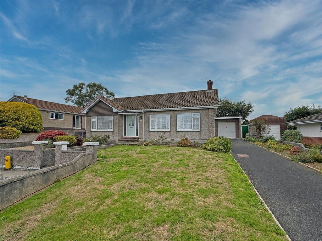 Property photo 1 of 12 Rawlin Close 15 - Front.Jpg