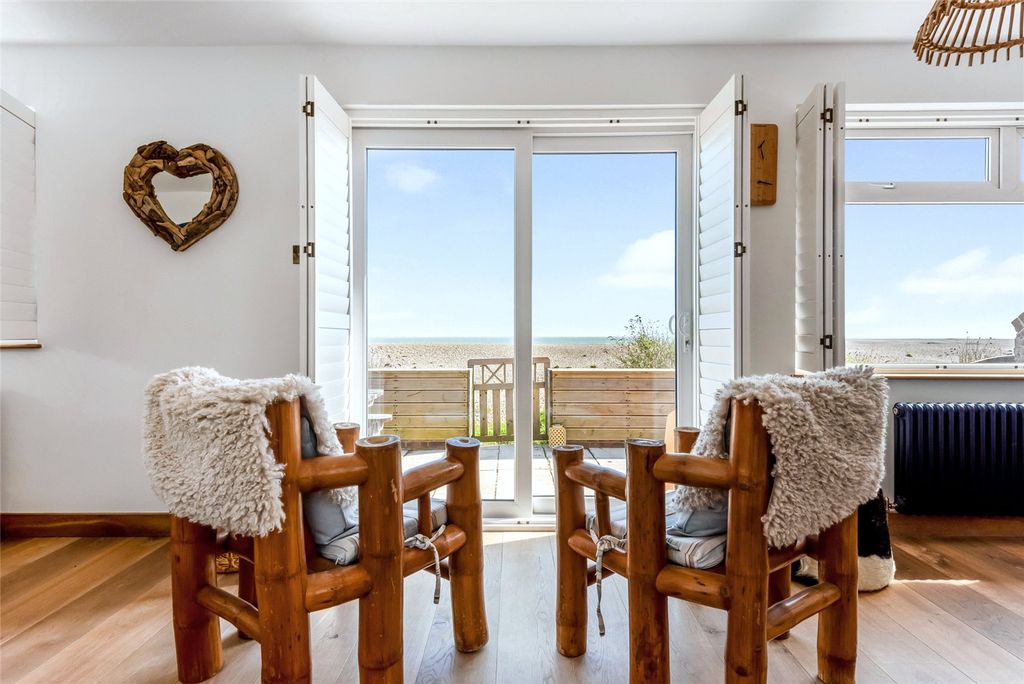 Property photo 2 of 16 Sitting Area