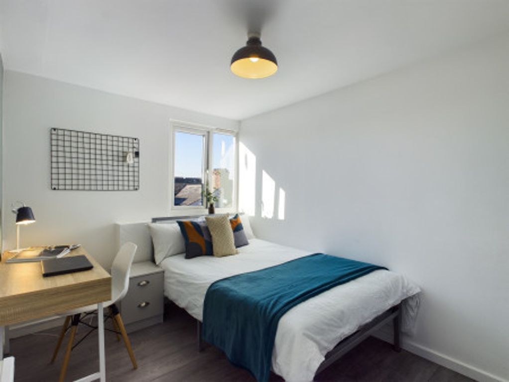 Property photo 3 of 7 A Bright And Inviting Double Bedroom With Modern d...
