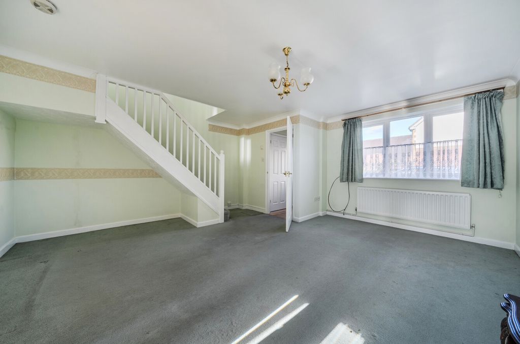 Property photo 2 of 21 Lounge