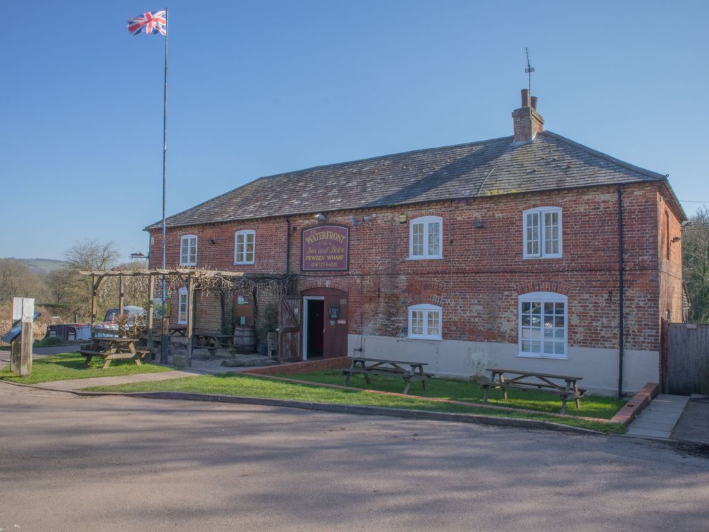 Property photo 1 of 12