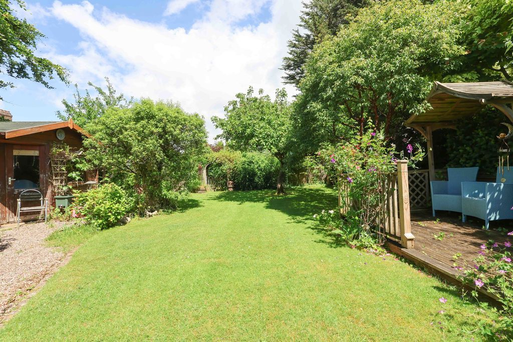 Property photo 3 of 33 Garden