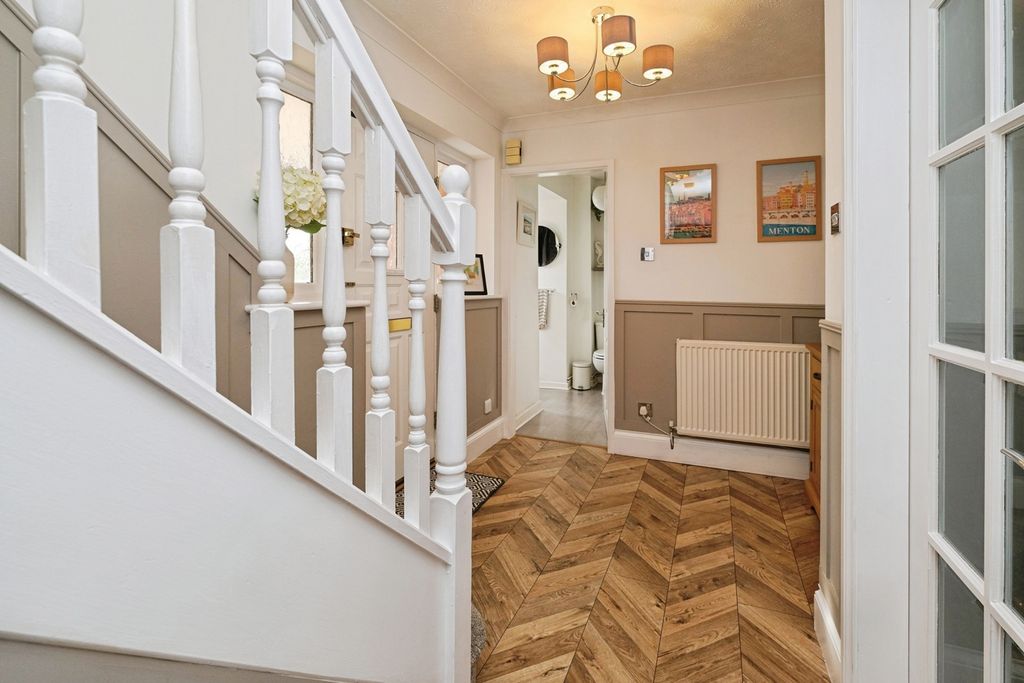 Property photo 3 of 35 Pbox-Img.Jpg