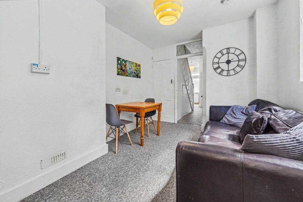 Property photo 3 of 18 21 Stanmer Park Road, Brighton, Bn1 7Jl