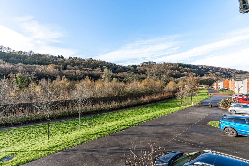 Property photo 2 of 37