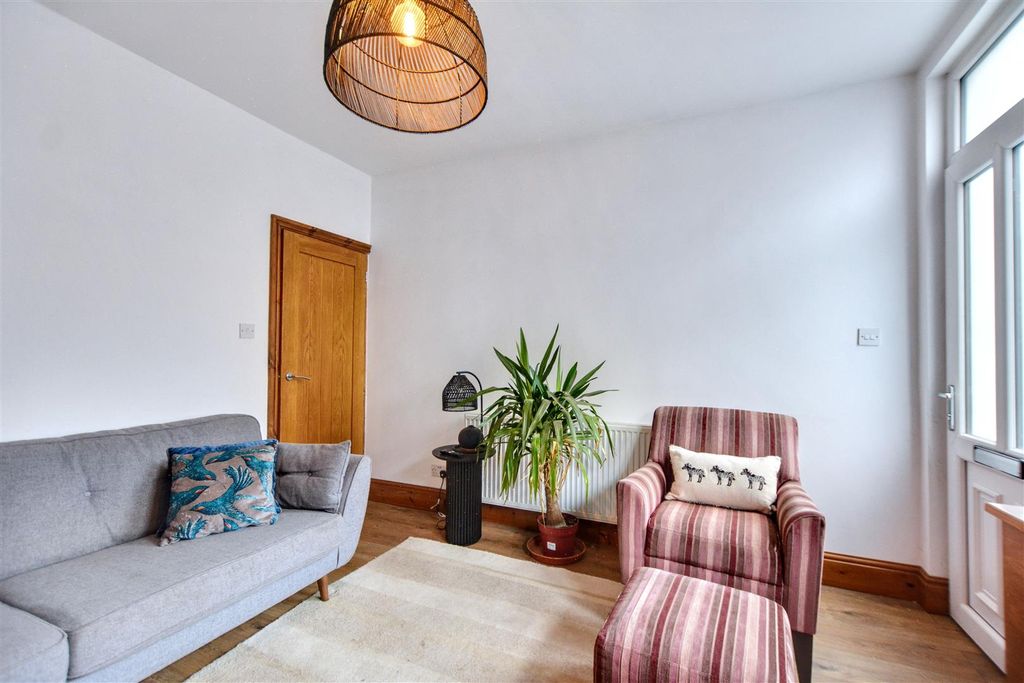 Property photo 3 of 18 Lounge_2.Jpeg