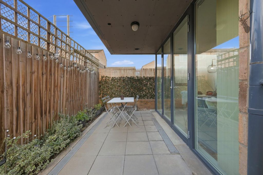 Property photo 2 of 26