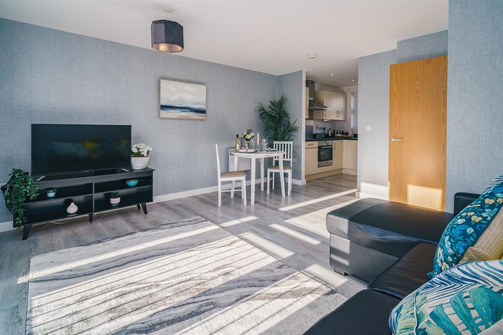 Property photo 2 of 12