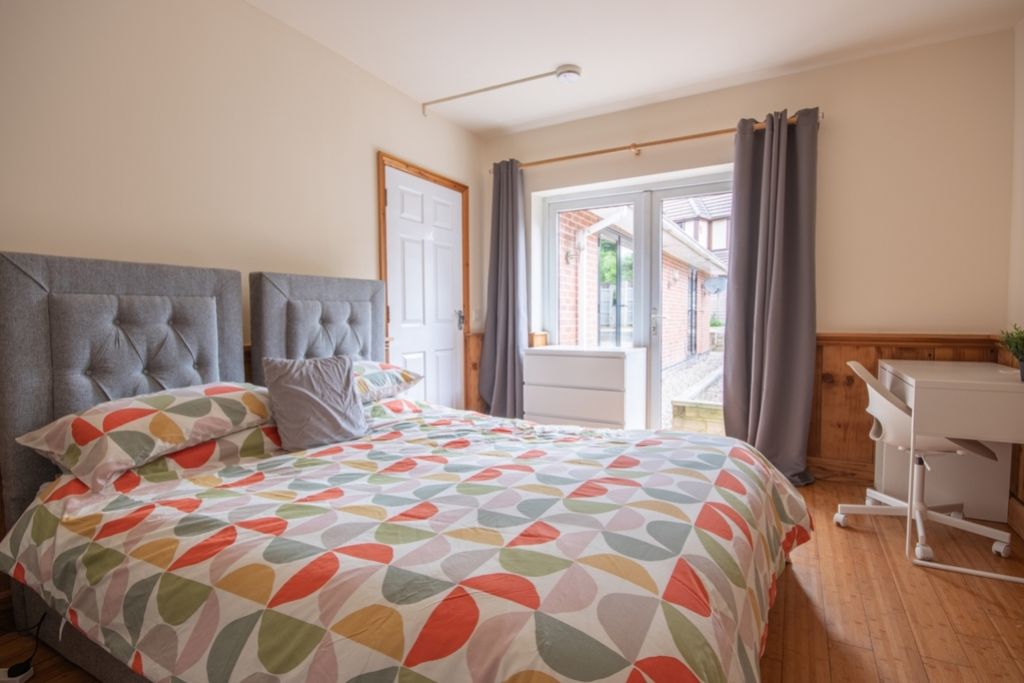 Property photo 1 of 10 Room 3 180A Derby Road, Beeston Lrg_Lrg_Bed