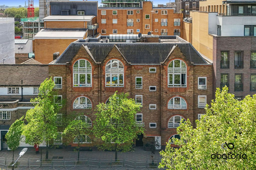 Property photo 1 of 18