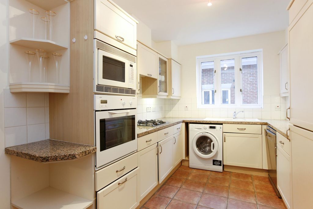 Property photo 3 of 7 Kitchen