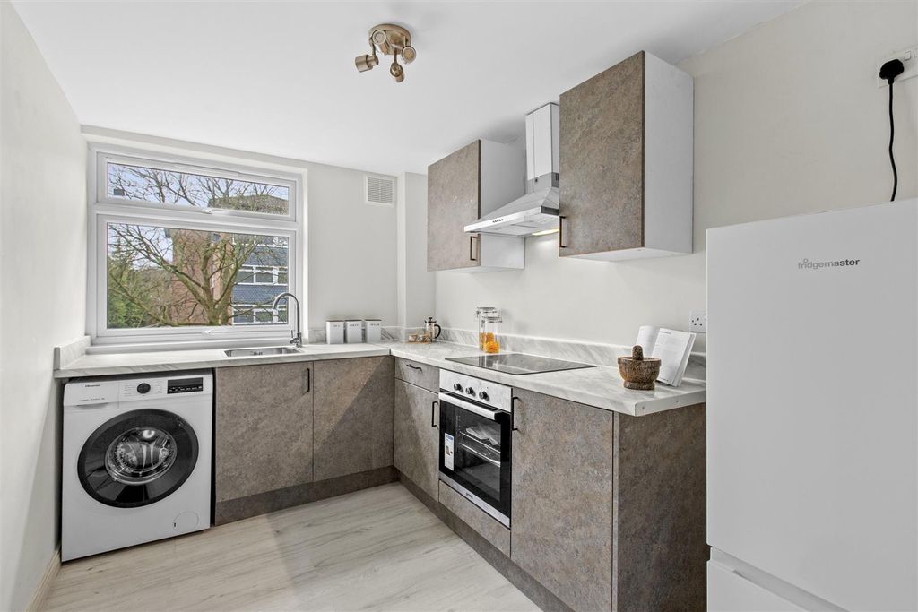 Property photo 2 of 9 Kitchen