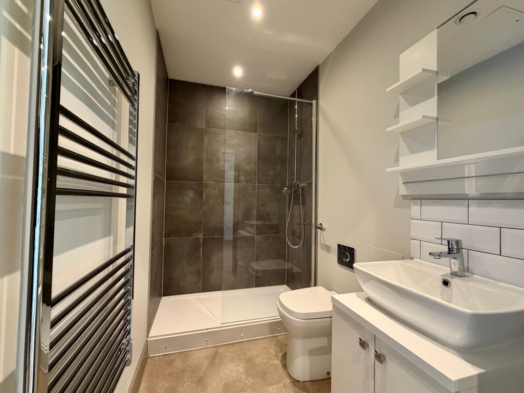 Property photo 3 of 14 Bathroom