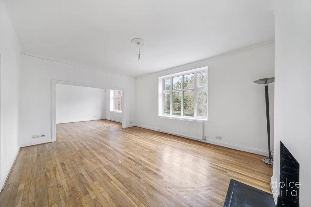 Property photo 3 of 15 Large Double Living Room