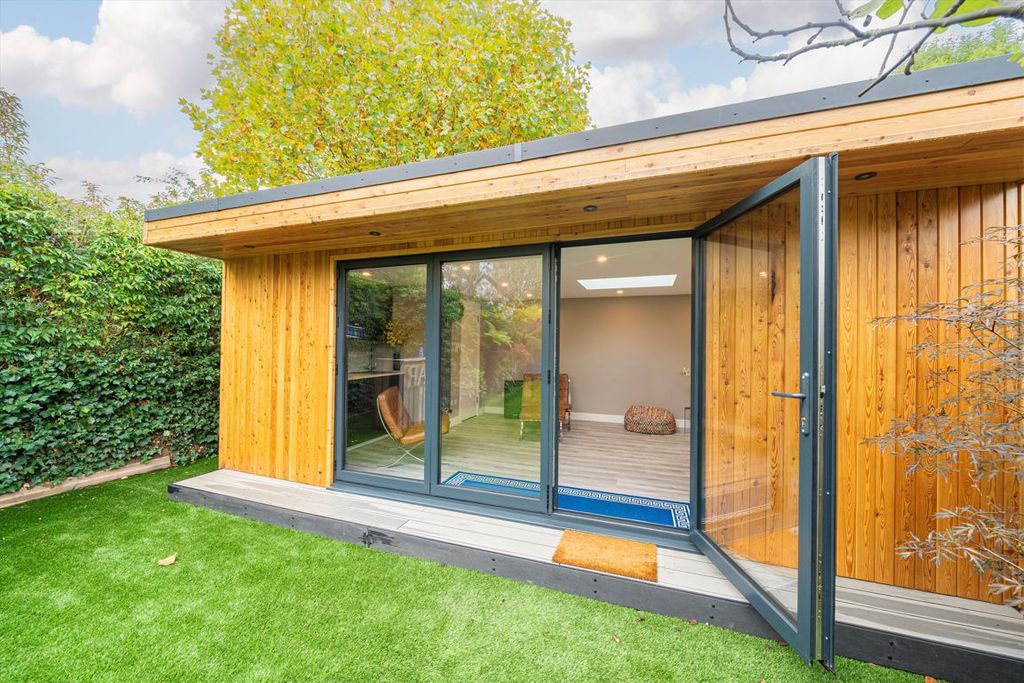 Additional image 8 of 5 bed property for saleWensleydale Road, Hampton TW12