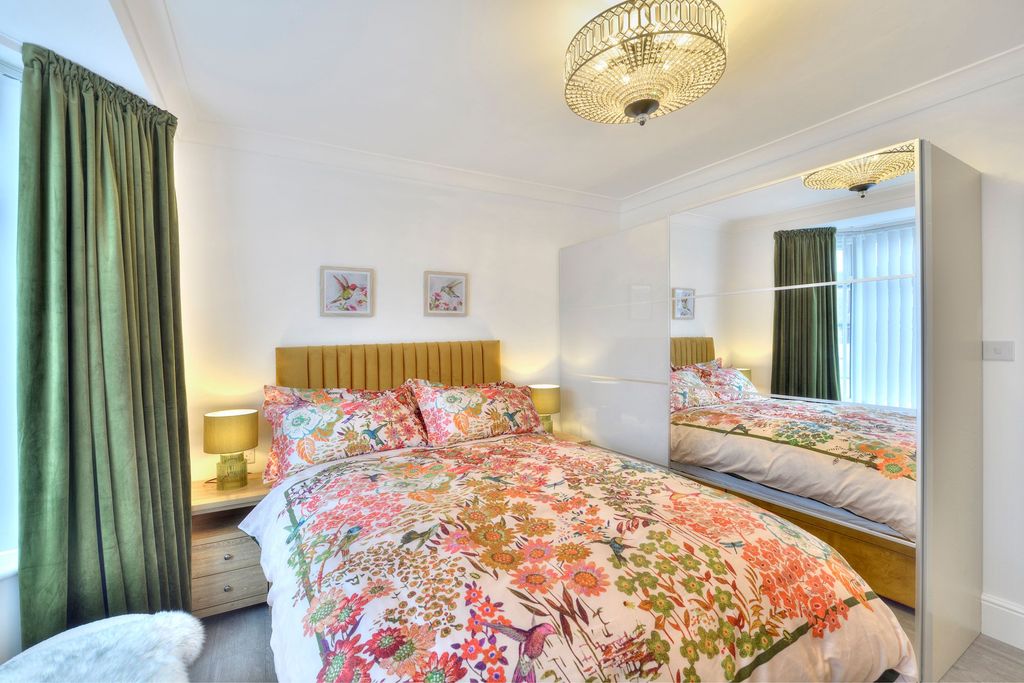 Property photo 3 of 11 Bedroom