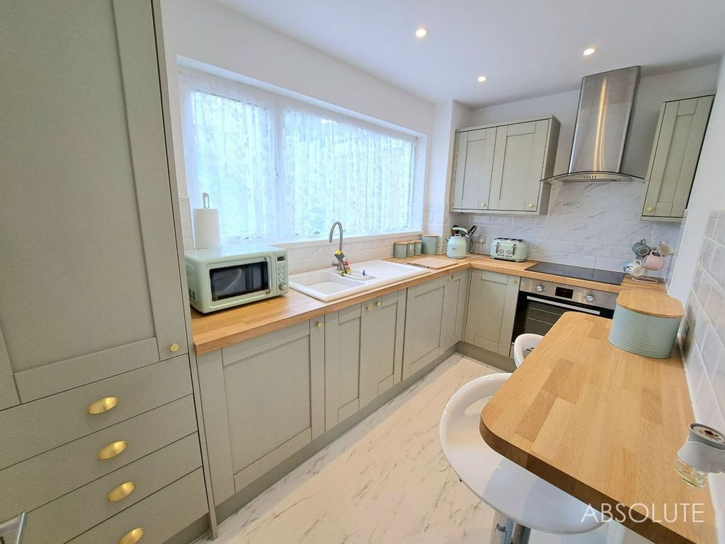 Property photo 2 of 22 Kitchen