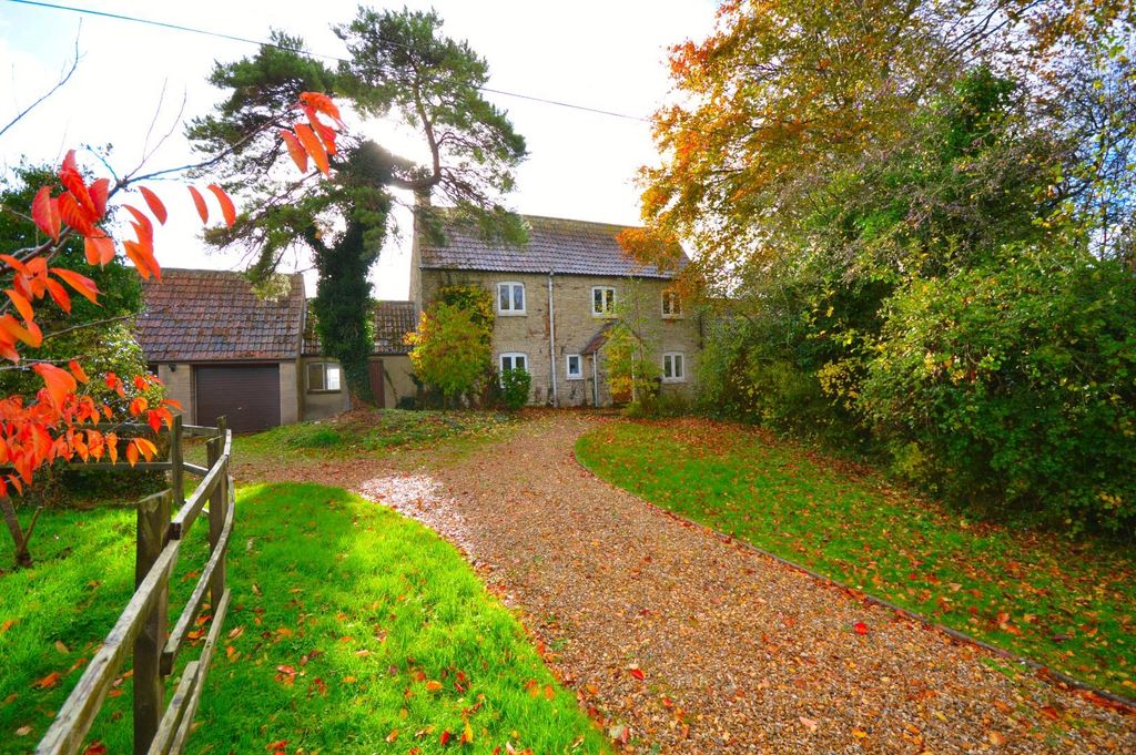 Property photo 2 of 28 Outside