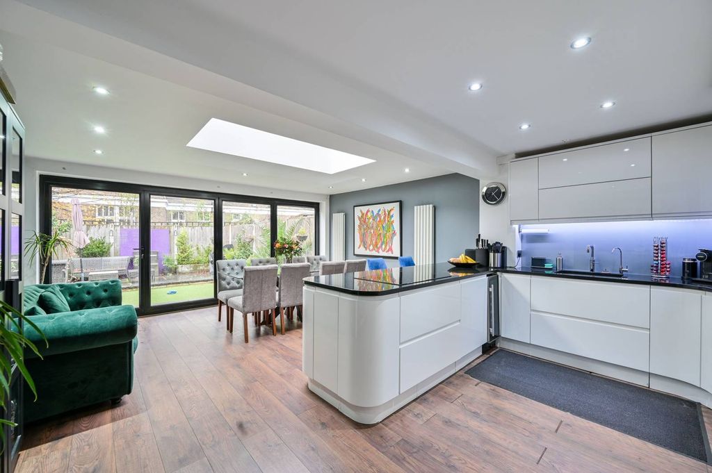 Property photo 1 of 21