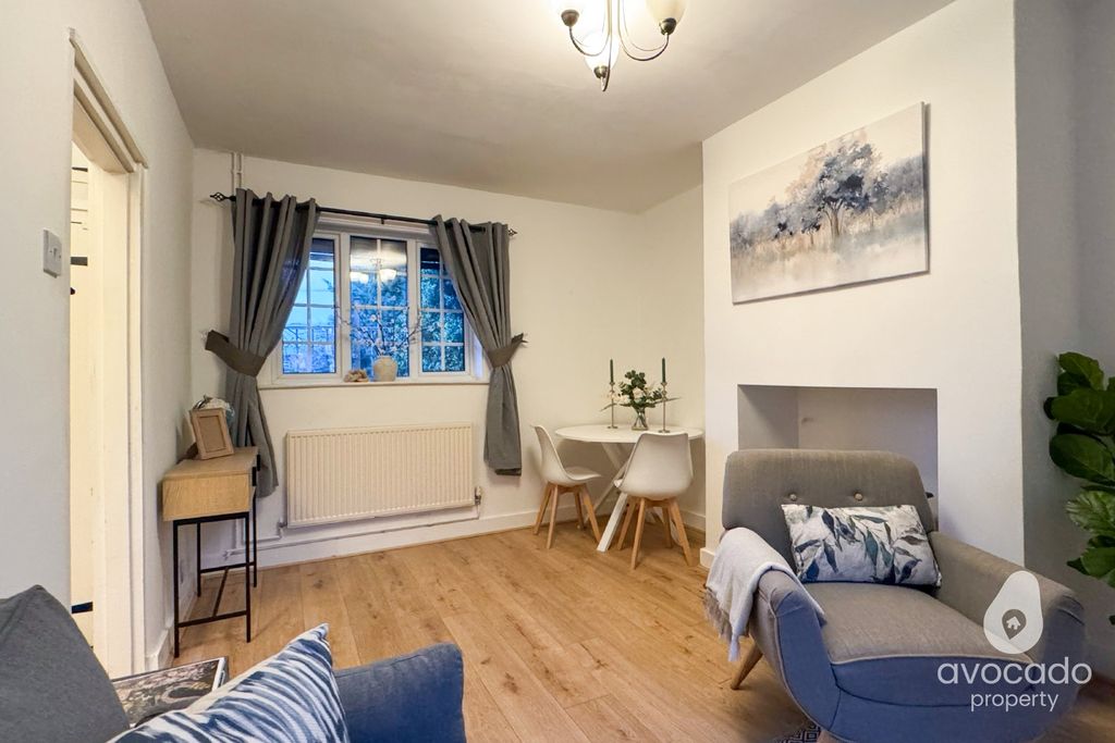 Property photo 3 of 12 4516885