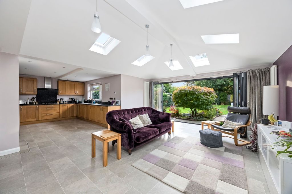 Property photo 2 of 21